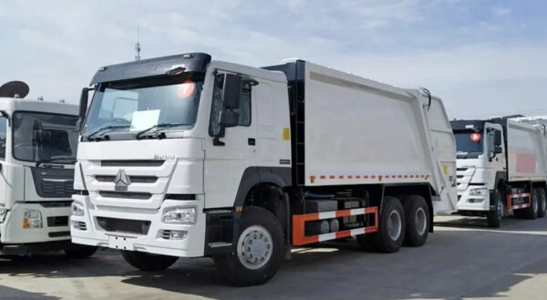 Sinotruck Howo Garbage Truck - Image 2