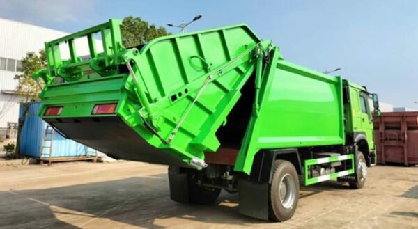 Sinotruck Howo Garbage Truck - Image 2