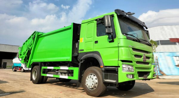 Sinotruck Howo Garbage Truck - Image 3