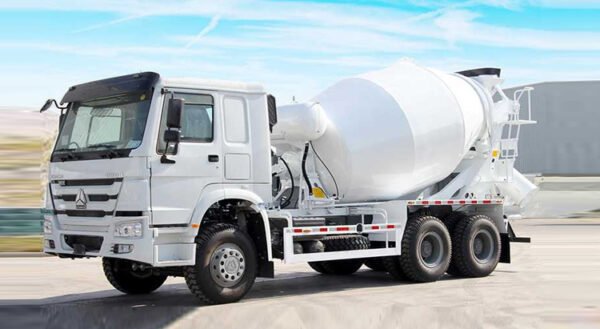 Howo 7 Mixer Truck 6X4 - Image 3