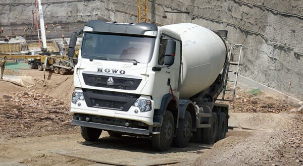 Howo Mixer Truck TX 8X4 - Image 2