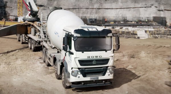 Howo Mixer Truck TX 8X4 - Image 3