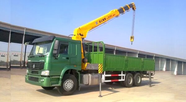 Sinotruck Howo Mounted Crane Truck - Image 3