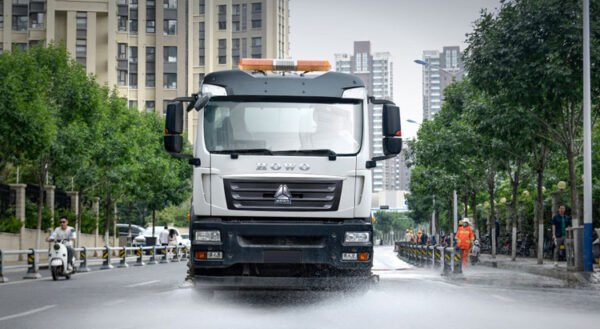 Sinotruck Howo Water Tanker - Image 3