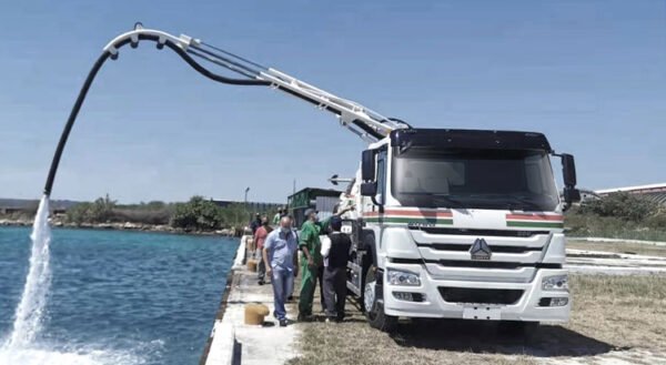 Sinotruck Howo Water Tanker - Image 4