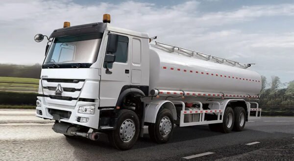 Sinotruck Howo 8X4 Oil Tanker